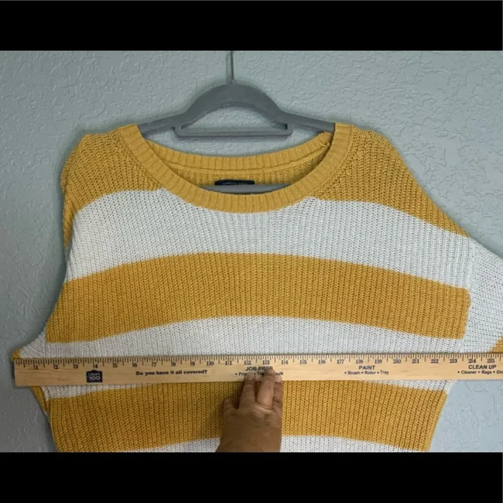 American Eagle yellow and white sweater size L - Picture 7 of 7